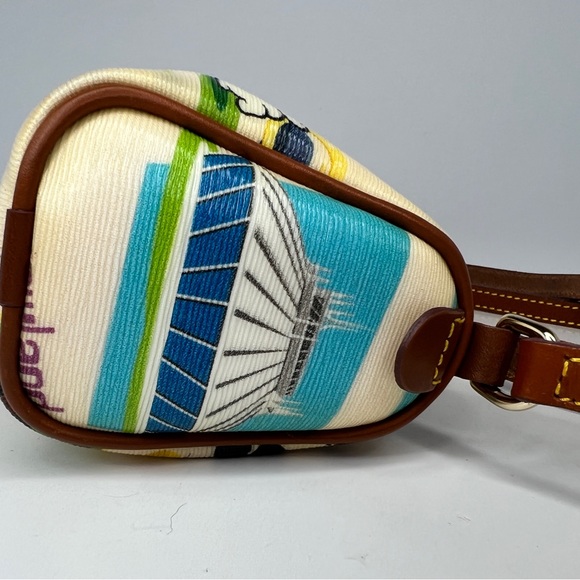 Disney Dooney & Bourke Retro Mini Barrel Crossbody Purse Bag WDW Magic Kingdom - Picture 6 of 14